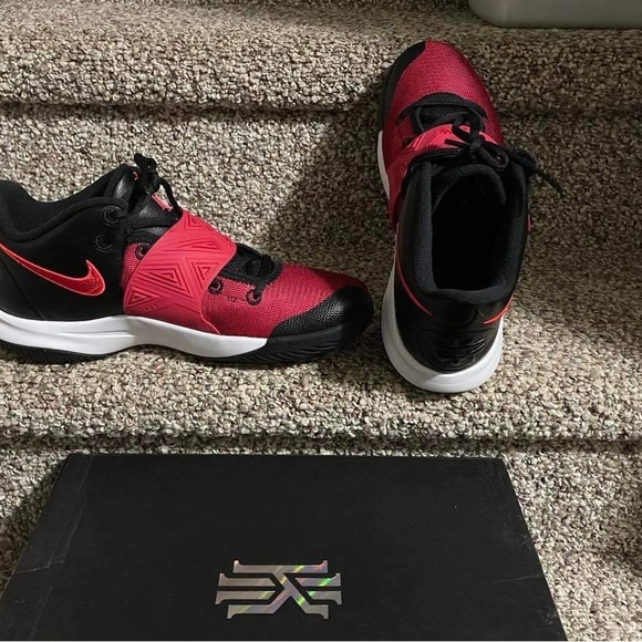 Kyrie fly trap 3 (brand new) - Picture 2 of 9